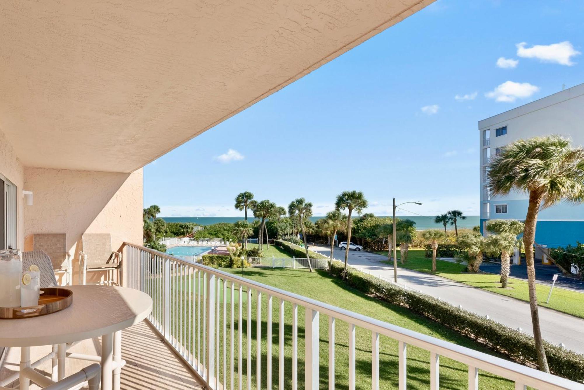 Cocoa Beach Towers Habitación foto